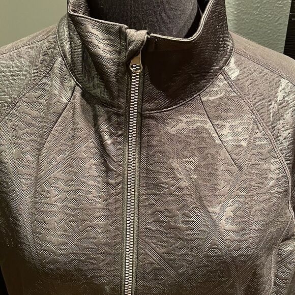 MINQ black camo textured mesh shoulder/sleeve stripe zip-up jacket. NWT. Large. - Picture 3 of 8